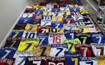 Фанат из Бразилии собрал внушительную коллекцию футболок Андрея Шевченко